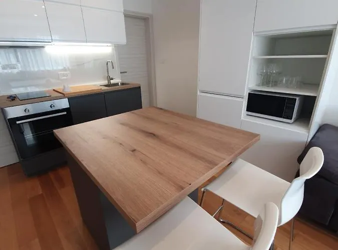 Leona 4*, Kantrida Apartman
