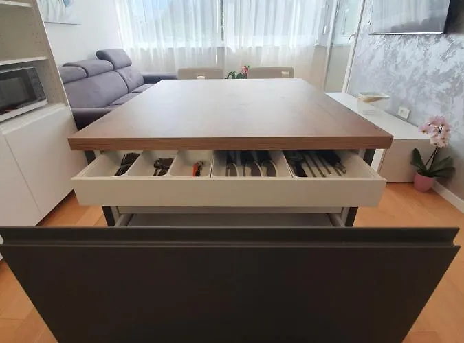 Leona 4*, Kantrida Apartman Fiume