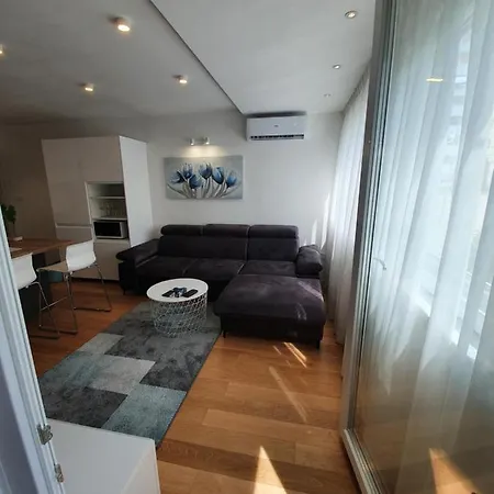 Leona 4*, Kantrida Rijeka