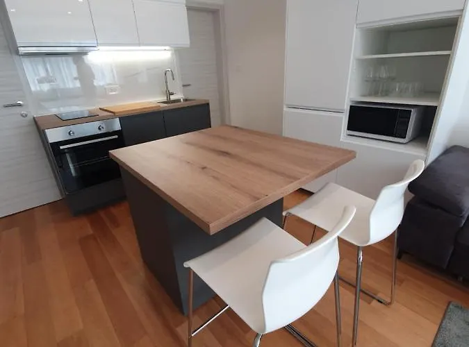 Leona 4*, Kantrida Rijeka
